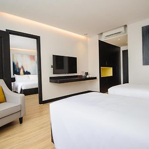 Premier Connecting Room
